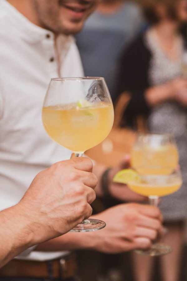 Karmelieten alcoholvrije gin cocktail